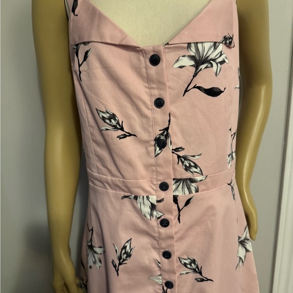 LeChateau gorgeous NWT summer, Floral Button-Down Dress - Picture 6 of 10